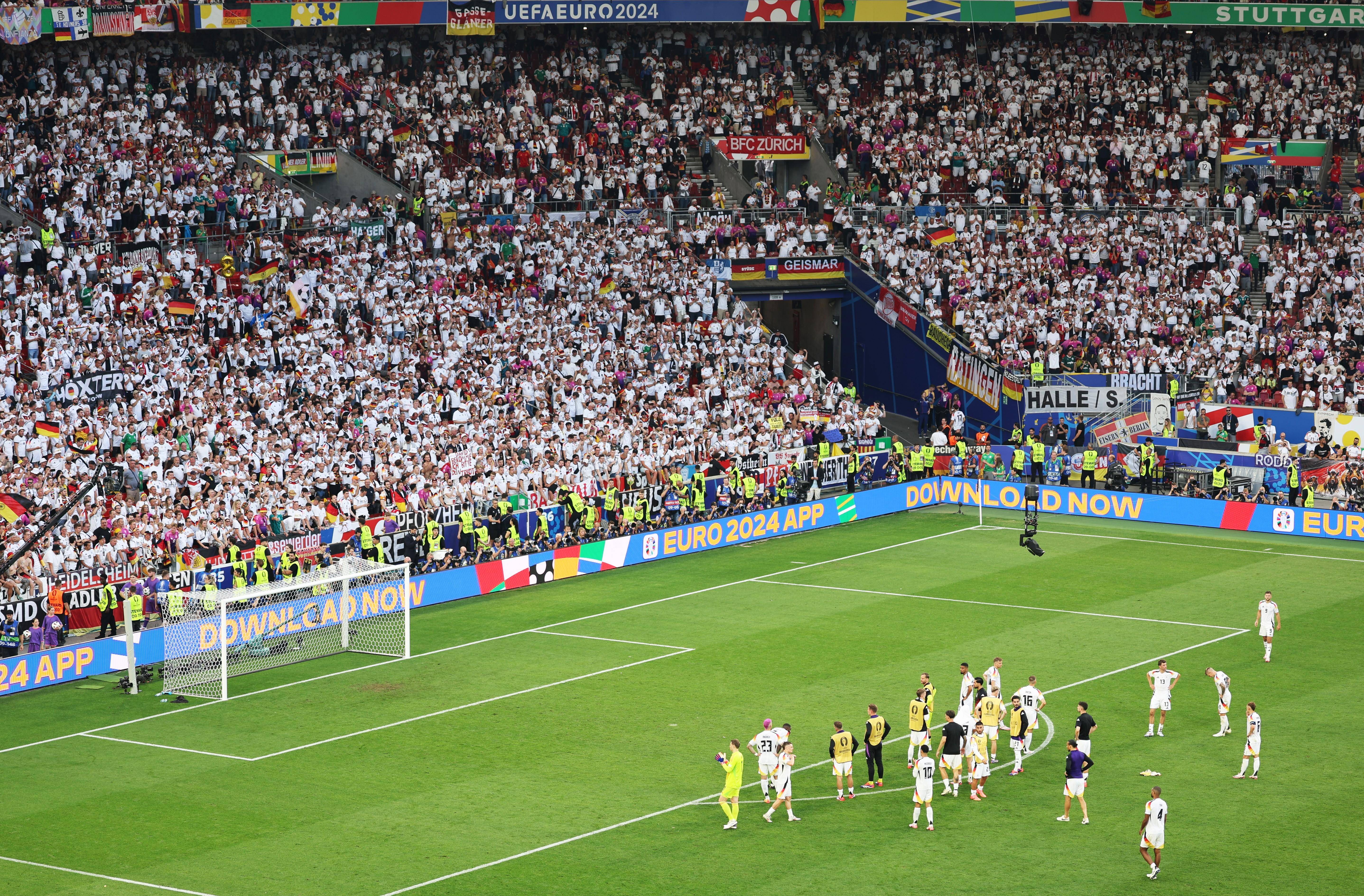 包含欧洲足球赛场上的巨无霸对决的词条