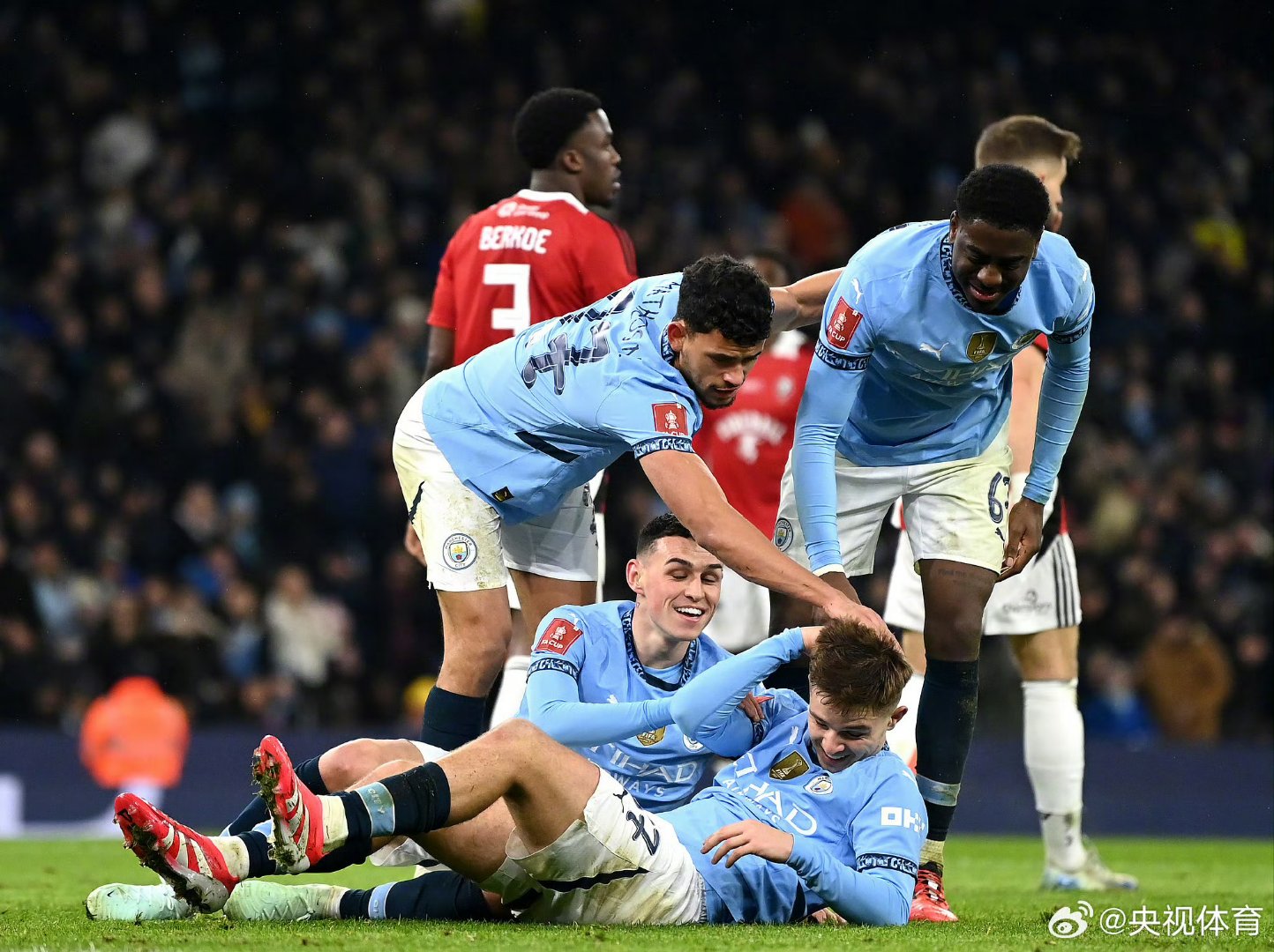 关于曼城主场擒纽卡斯尔，领头群中不缺席的信息