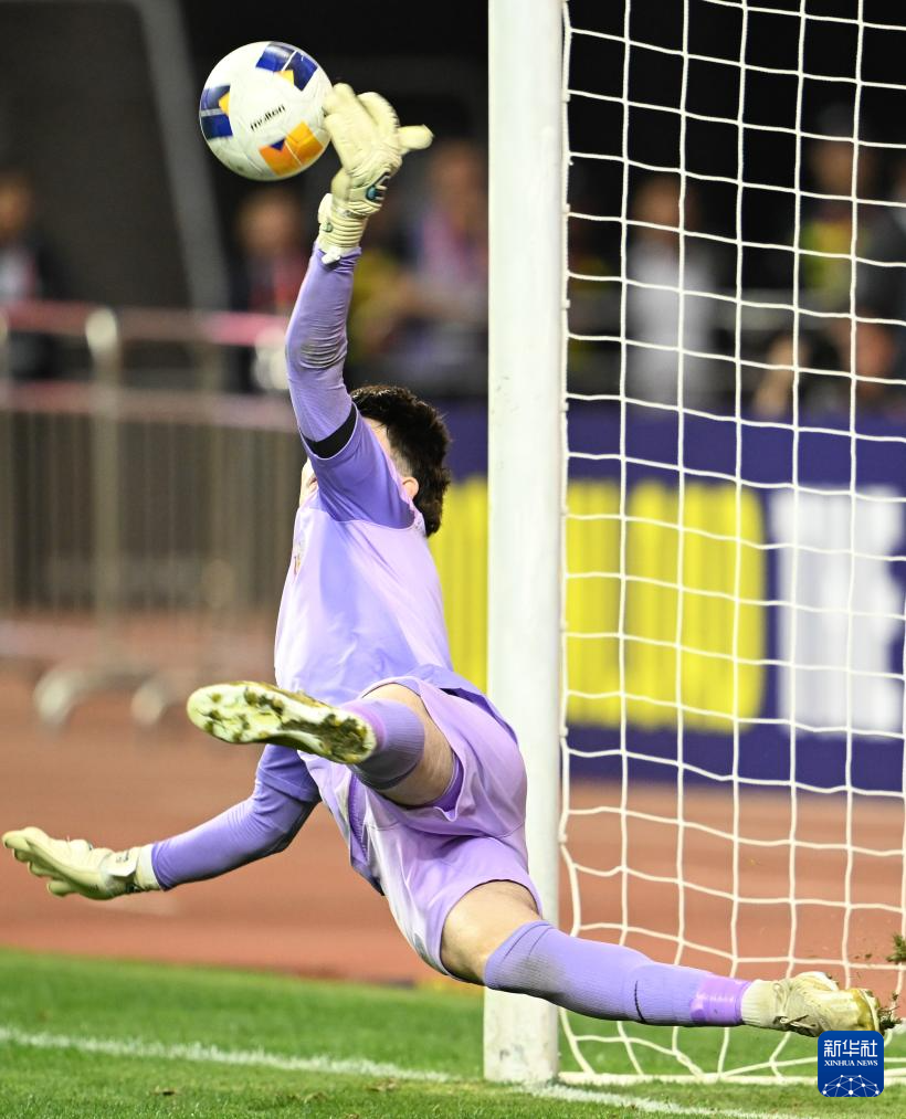 包含澳大利亚青年球员在训练营中脱颖而出的词条