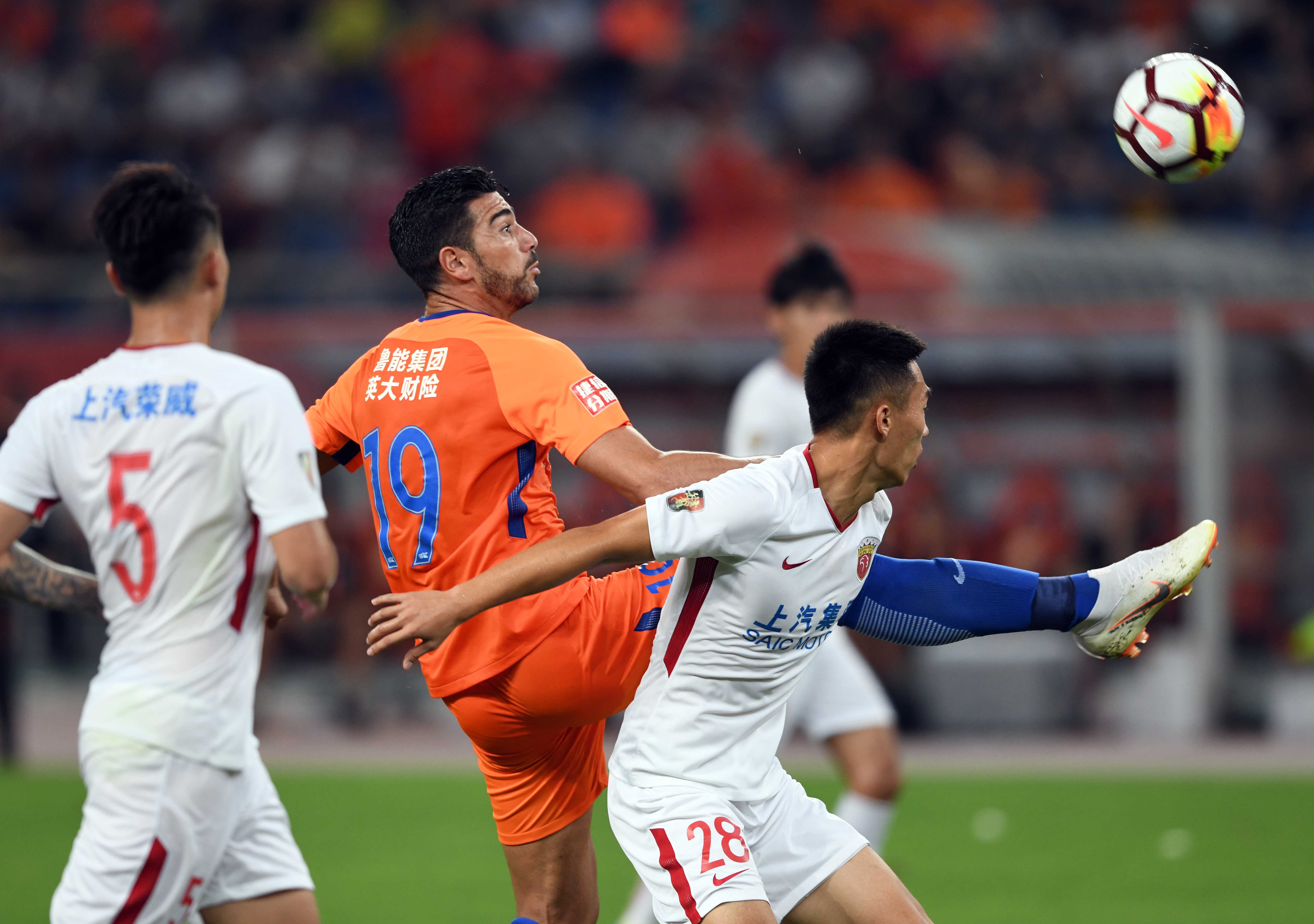 山东鲁能队在备战中屡战屡胜 山东鲁能队在备战中屡战屡胜