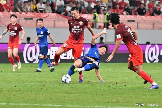 山东鲁能队在备战中屡战屡胜 山东鲁能队在备战中屡战屡胜