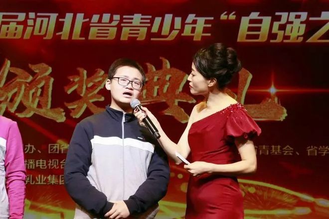 包含新晋冠军喜迎好消息,亮相颁奖台的词条 包含新晋冠军喜迎好消息,亮相颁奖台的词条