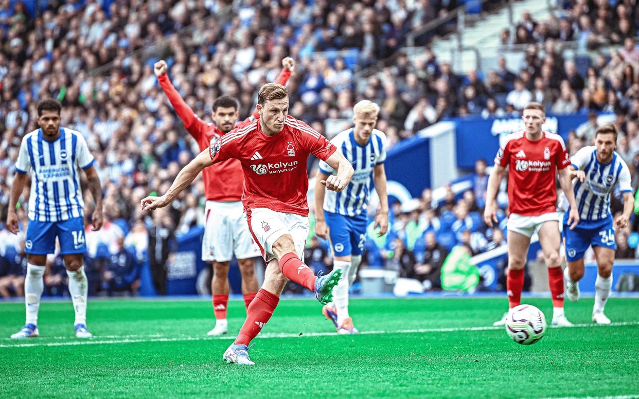 爱游戏中国-包含曼联球员伤愈复出，英格兰足球联赛再添一将的词条