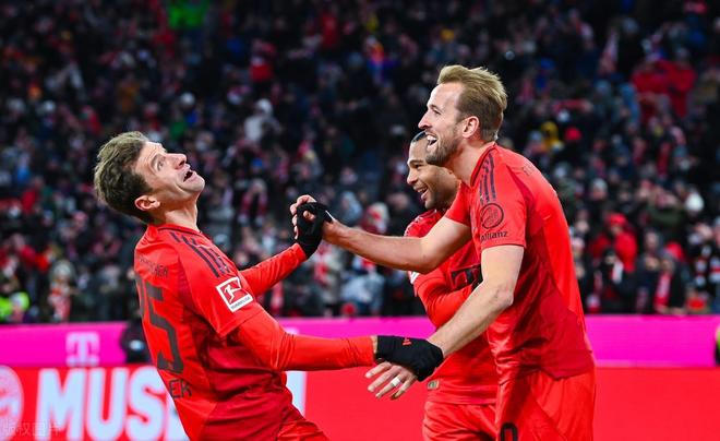 关于波兰强势利物浦，哈里·凯恩完成帽子戏法的信息